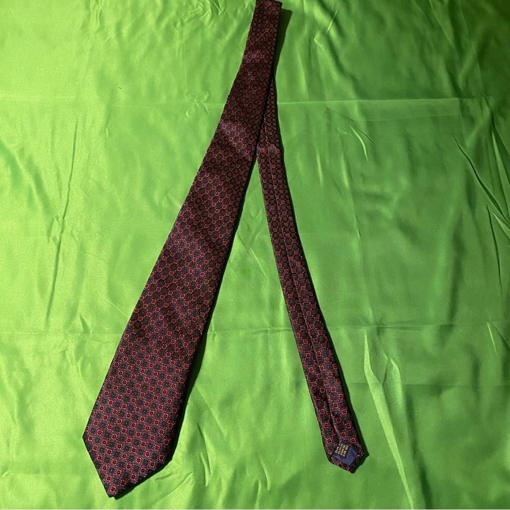Sophisticated Black and Red Patterned Tie